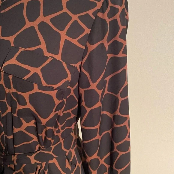 Banana Republic midi shirt dress. Giraffe print - Picture 3 of 4